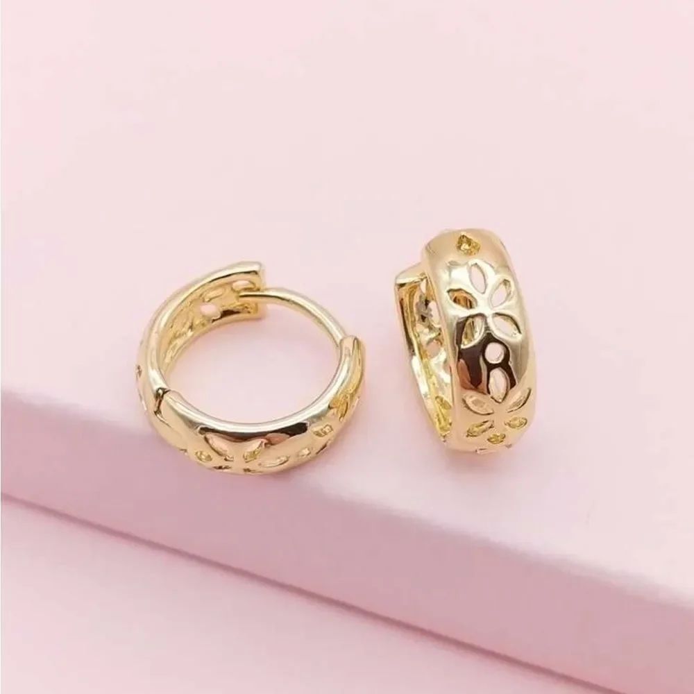 Dainty Hoop Earrings S1013